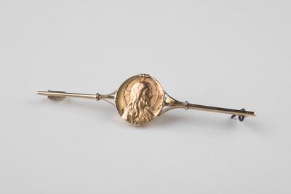 Broche barrette en or jaune ornée en son...