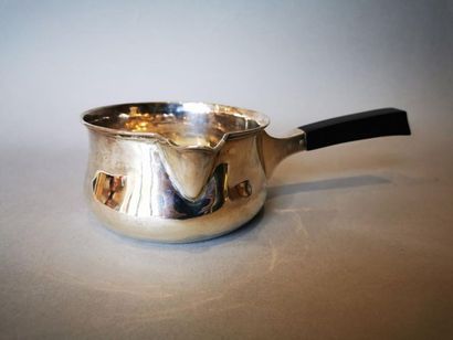 CASSEROLE DE TABLE en argent. PARIS, ap....