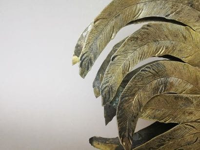 PAIRE DE COQS en argent. BELGIQUE, ap. 1942...