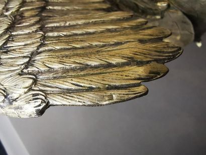 PAIRE DE COQS en argent. BELGIQUE, ap. 1942...