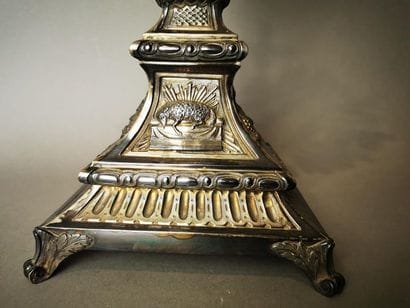 OSTENSOIR en argent. PARIS, 1819-1838. Il...