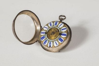 Bel oignon Louis XIV, montre réveil en argent,...