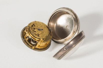 Bel oignon Louis XIV, montre réveil en argent,...
