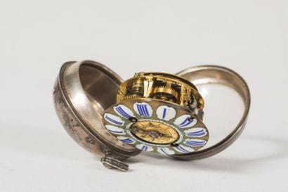 Bel oignon Louis XIV, montre réveil en argent,...