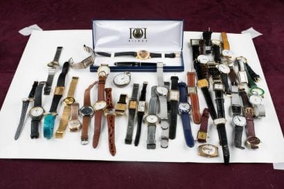 Lot de montres divers