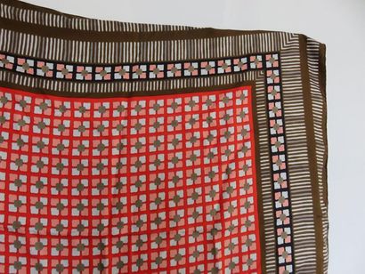 Yves SAINT LAURENT

Foulard en soie vintage...