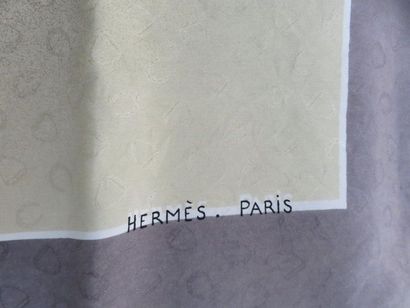 HERMES Paris Made in France

Carré en soie...