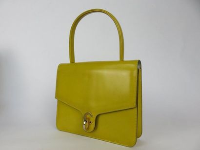 Christian DIOR

Sac portée main avec sa boite...