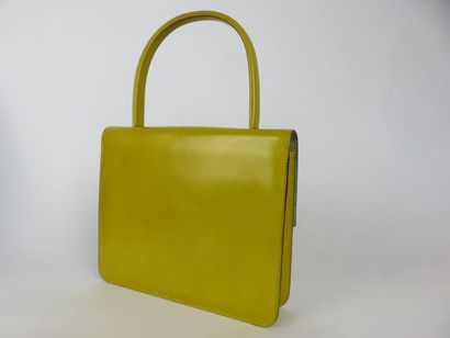 Christian DIOR

Sac portée main avec sa boite...