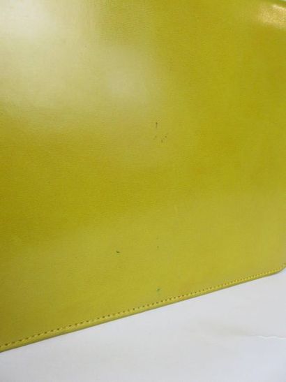 Christian DIOR

Sac portée main avec sa boite...
