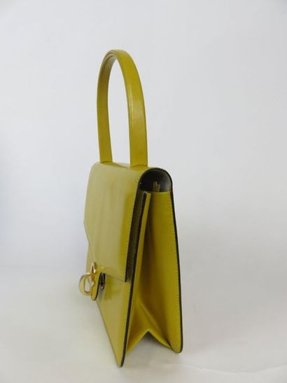 Christian DIOR

Sac portée main avec sa boite...