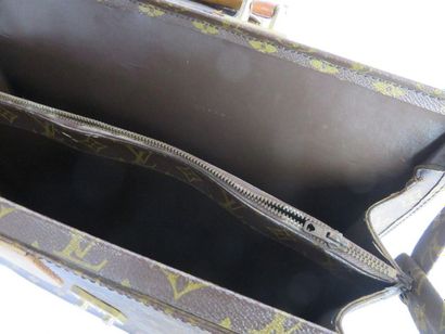 Louis VUITTON

Cartable vintage en toile...