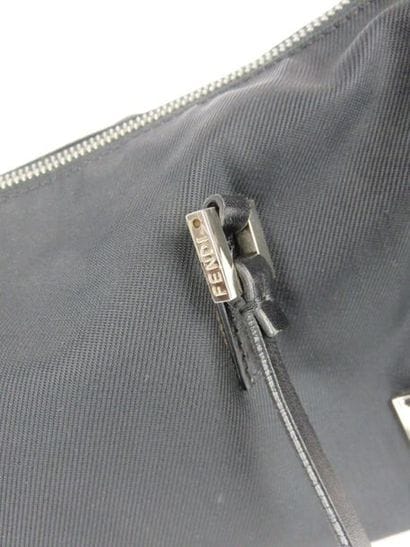 FENDI

Petit sac baguette en toile noire

(bon...