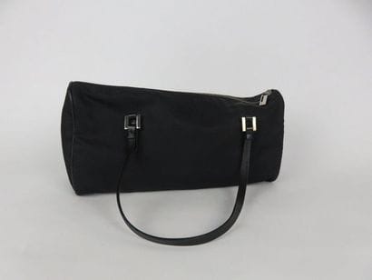 FENDI

Petit sac baguette en toile noire

(bon...