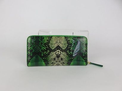 MARC BY MARC JACOBS

Compagnon en cuir vert...