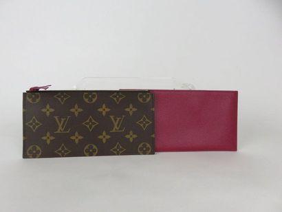 Louis VUITTON

Porte-carte fuchsia et pochette...