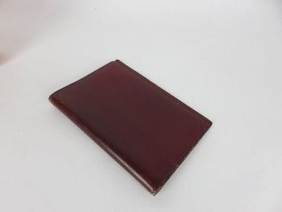 HERMES

Etui vintage pour passeport bordeaux....