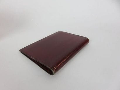 HERMES

Etui vintage pour passeport bordeaux....