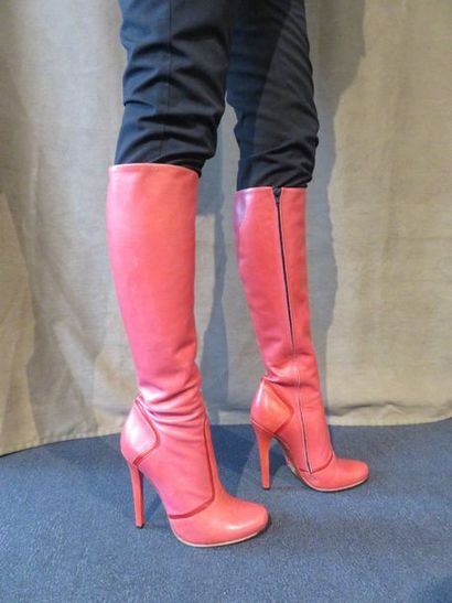 FREELANCE

Paire de bottes glamour à talon...