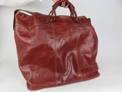 Sac de voyage en cuir vieilli bordeaux

(état...