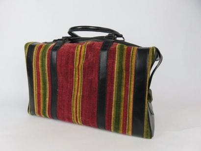 Sac de voyage en cuir et velours à rayures....