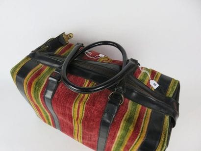 Sac de voyage en cuir et velours à rayures....