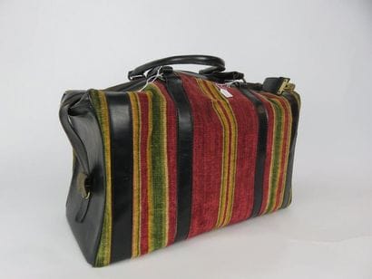 Sac de voyage en cuir et velours à rayures....