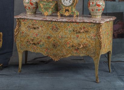 Rare commode en bois laqué polychrome de...