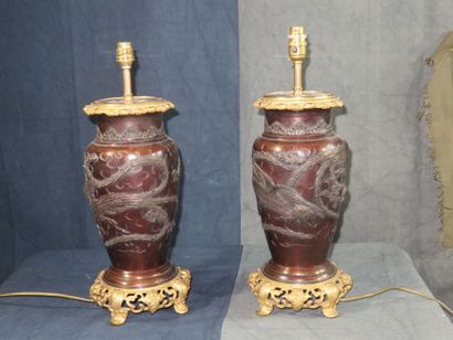 JAPON 

Paire de vases montés en lampe en...
