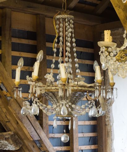 Lustre en corbeille en métal doré (oxydation)...