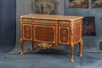 Exceptionnelle commode d'apparat en marqueterie...