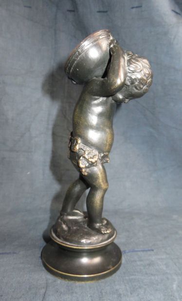 D'après CLODION

Putto portant un bassin...