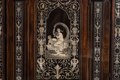 Buffet cabinet en marqueterie et incrustations...