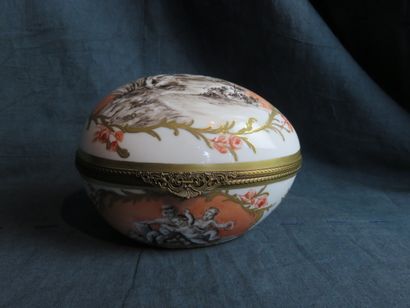 LIMOGES France

Important oeuf en porcelaine...