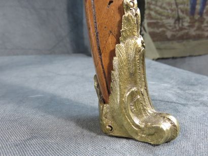 Table d’appoint en noyer, placage de noyer...