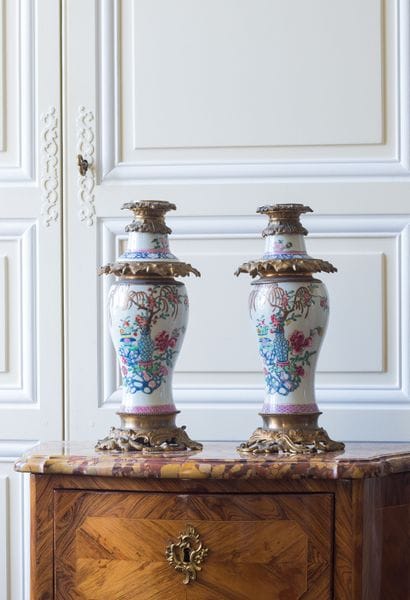 CHINE 

Paire de lampes en porcelaine à décor...