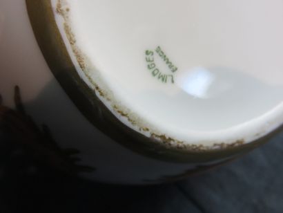 LIMOGES France

Important oeuf en porcelaine...
