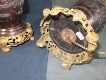 JAPON 

Paire de vases montés en lampe en...