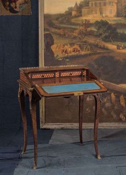 Bureau de pente en marqueterie de bois de...