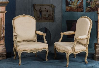 Paire de fauteuils à dossier plat en bois...