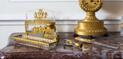 Nécessaire de bureau en cristal à monture...