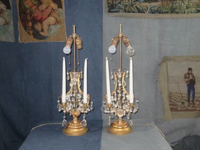 Paire de candélabres en bois et bronze doré....