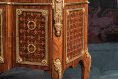 Exceptionnelle commode d'apparat en marqueterie...