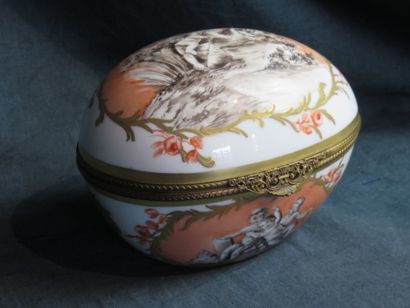 LIMOGES France

Important oeuf en porcelaine...