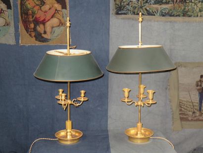Deux lampes bouillotte en bronze ciselé et...