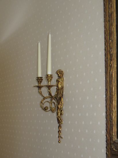 Paire d’appliques en bronze ciselé et doré...