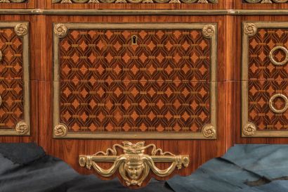 Exceptionnelle commode d'apparat en marqueterie...