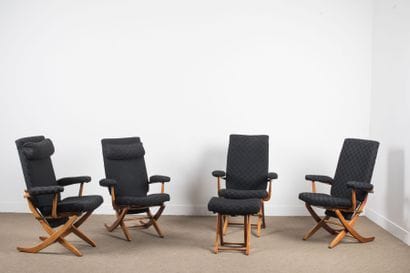 Circa 1960 

4 fauteuils pliants avec un...