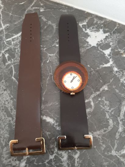 Pierre CARDIN 

Montre à boîtier chromé et...