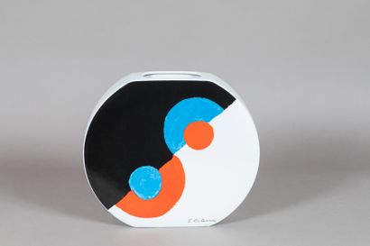 Sonia DELAUNAY 

Hélice. 

Vase en porcelaine...